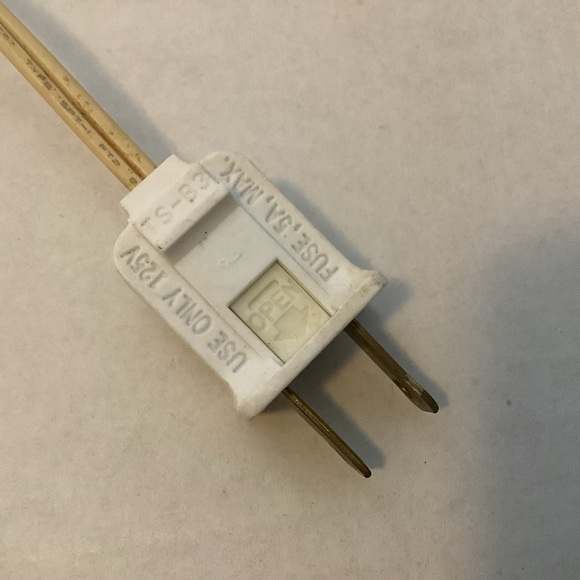 Vintage Electric Plug-In Drip Candolier Plastic Christmas Candle (Single) w/Bulb - Picture 9 of 16